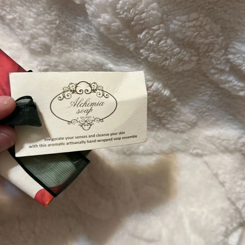 Alchimia Soap Rose Moisturizing Christmas Holiday Poinsettia Wrapped set 3 Soaps